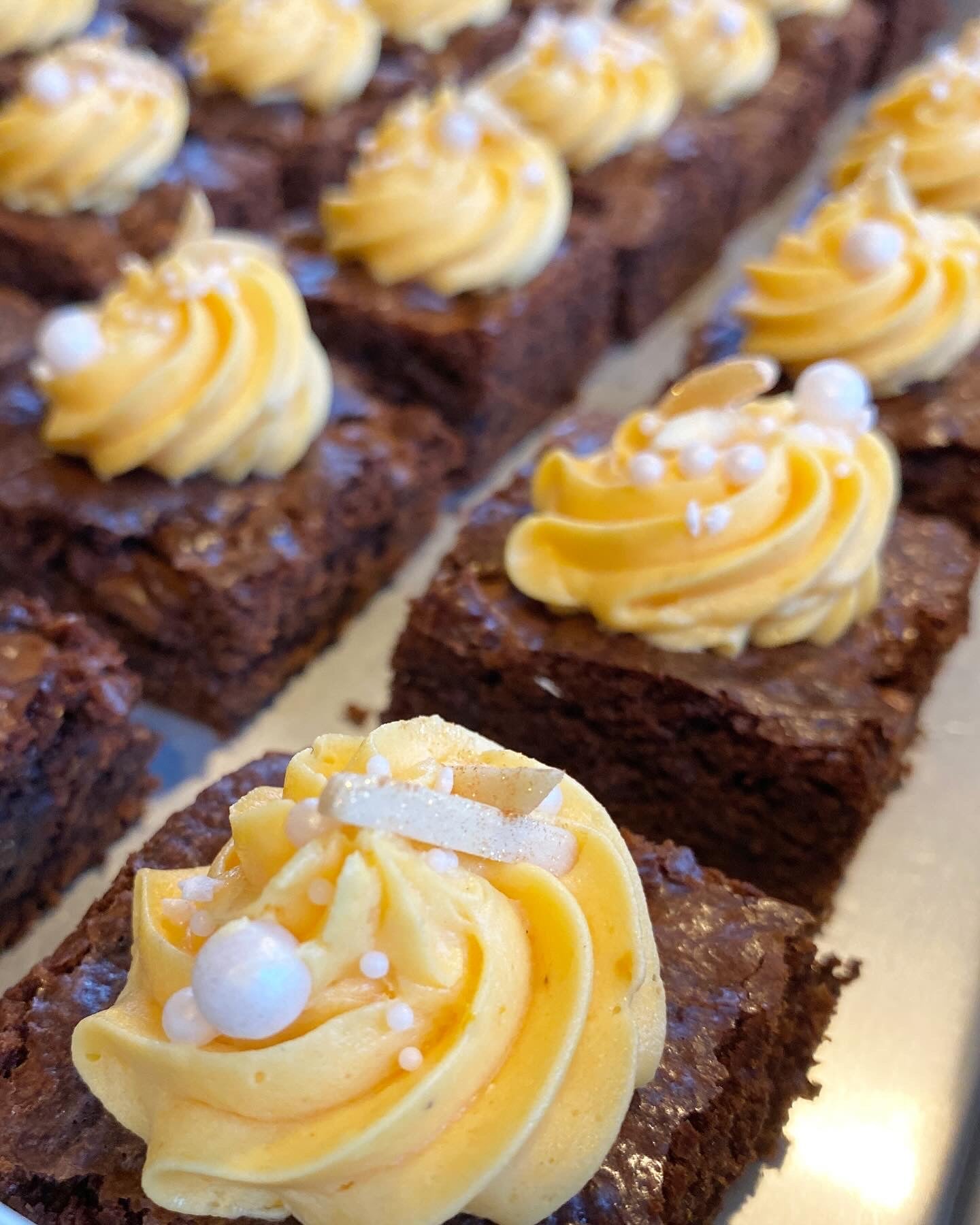 Kagetapas - brownie med appelsincreme